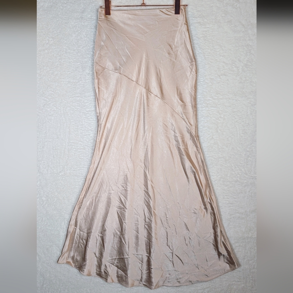223.NWT Aqua Cream Maxi Satin Skirt (Issue) Reflecting The Price , See Photo